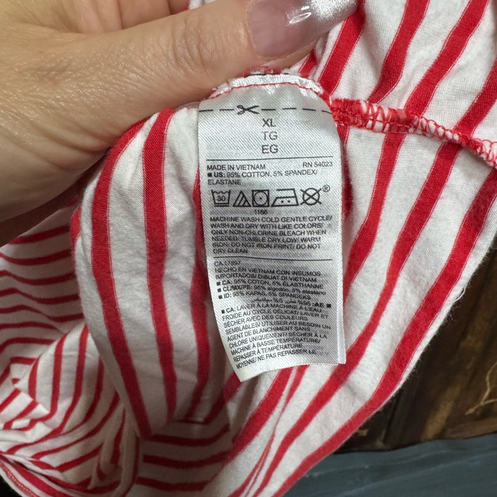 Old Navy Red and White Striped Short Sleeve Maternity Tee - Picture 4 of 4